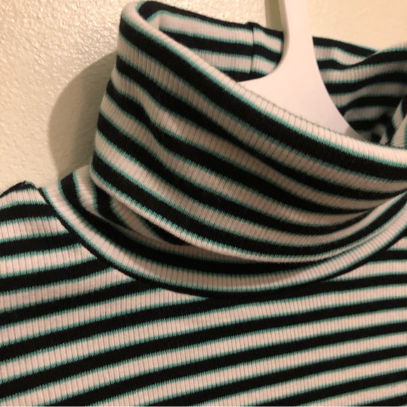 Levi’s Striped Tight Fit Turtleneck, size XS. - Picture 4 of 6